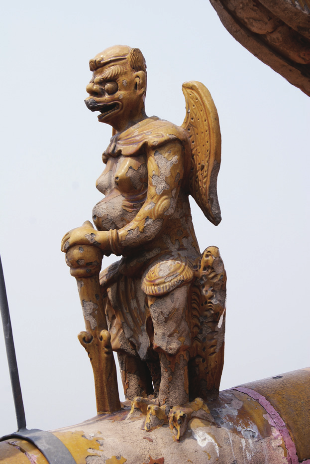 行什：头脸、双翼、持杵与兽座